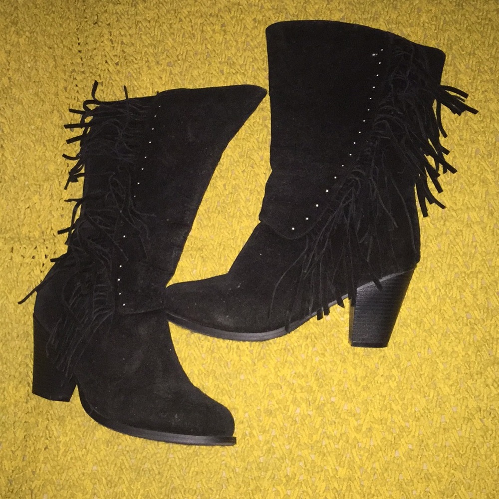 Boots with fringe